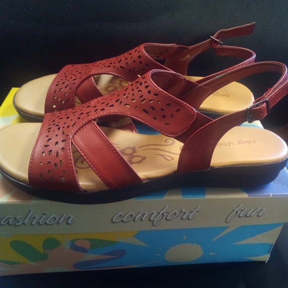 NEW Easy Street Red Bolt Slingback Sandals  Size 10 New w/box - Picture 6 of 7